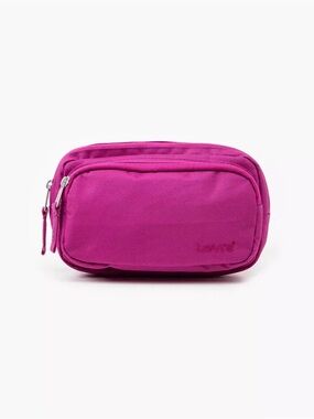 NWOT! Levi's bum bag in dark pink with a small poster logo.